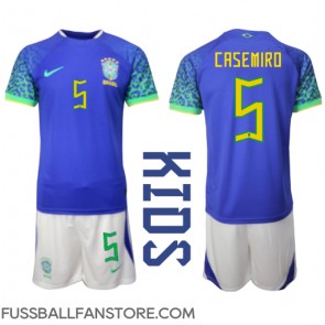 Brasilien Casemiro #5 Replik Auswärtstrikot Kinder WM 2022 Kurzarm (+ Kurze Hosen)